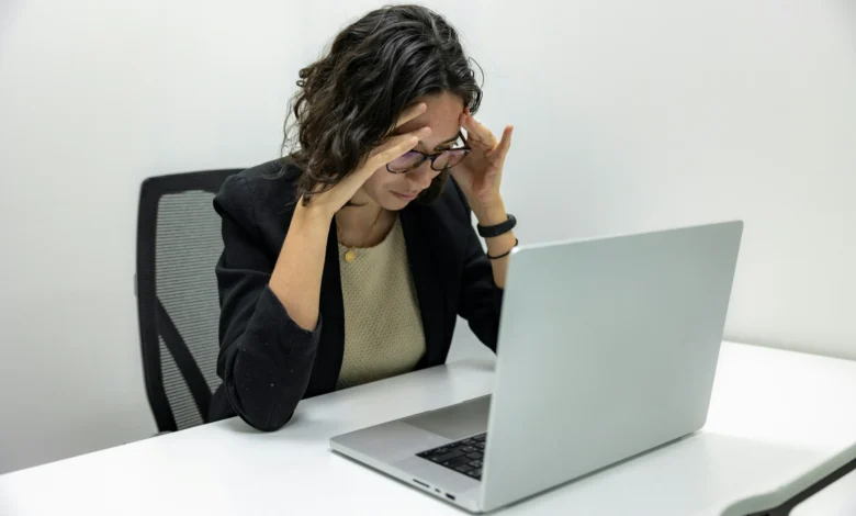 إرهاق، صورة تعبيرية من Resume Genius، برخصة المشاع الإبداعي