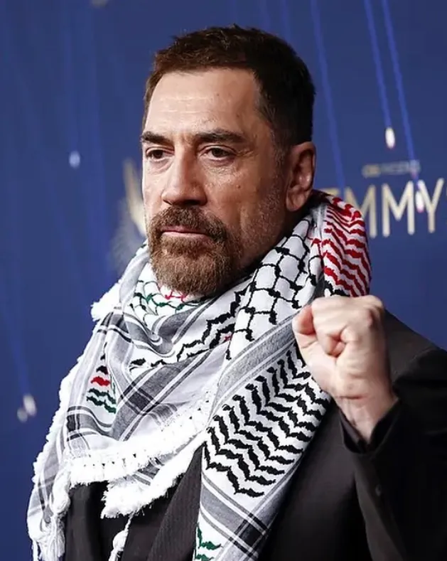 خافيير بارديم في حفل جوائز إيمي بالشال الفلسطيني، الصورة من حسابه على إنستجرام