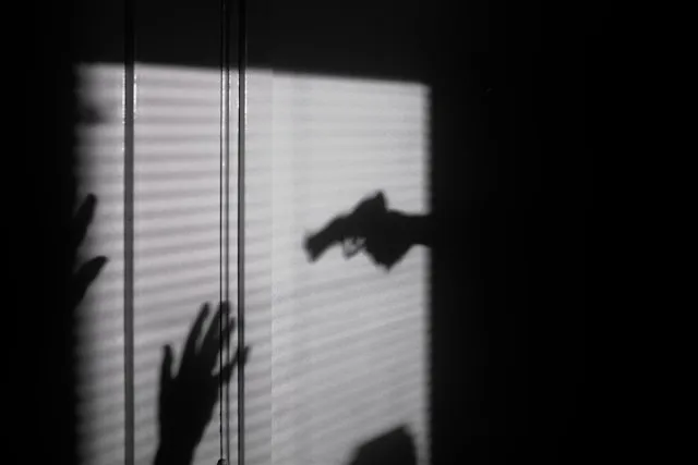 صورة تعبيرية لجريمة قتل، Photo by Maxim Hopman on Unsplash